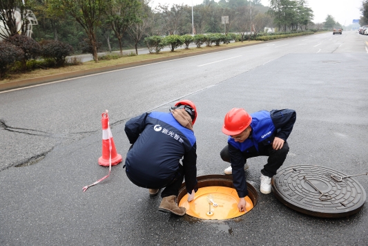 智能電子鎖井蓋打開方法：輕鬆解決城市地下安全問題