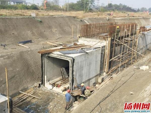 揚州首條綜合管廊開挖完成 埋藏於站東路夏橋路路麵之下