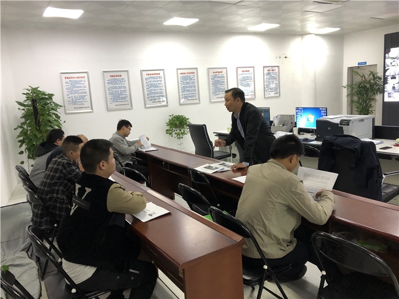 尹茂生經理赴八裏湖新區地下綜合管廊運營項目部做液壓井蓋維修保養培訓