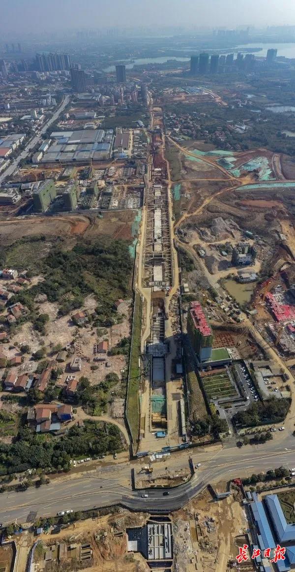 中法武漢生態示範城“法式”地下綜合管廊下月完工，水電氣、通信等管線全部入廊